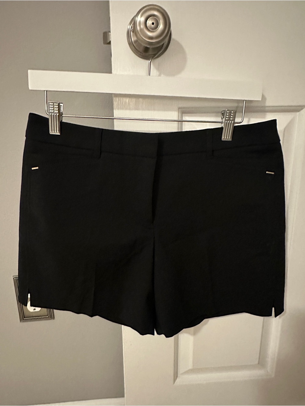 White House Black Market - Women's Tailored Shorts - Size 4 - NWT